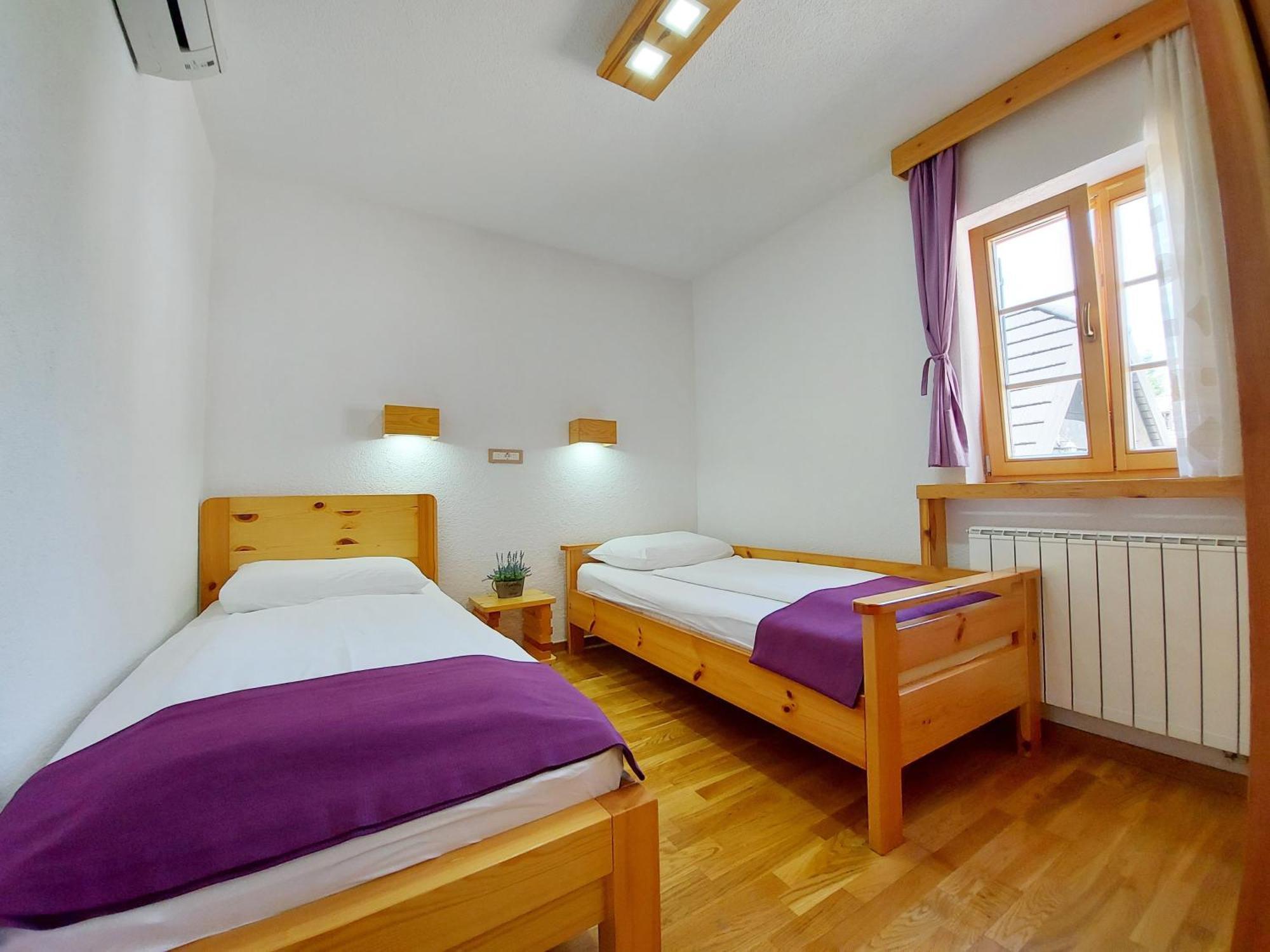 Plitvice Etno House I Bed & Breakfast พลิตวิชกา เยเซรา ภายนอก รูปภาพ